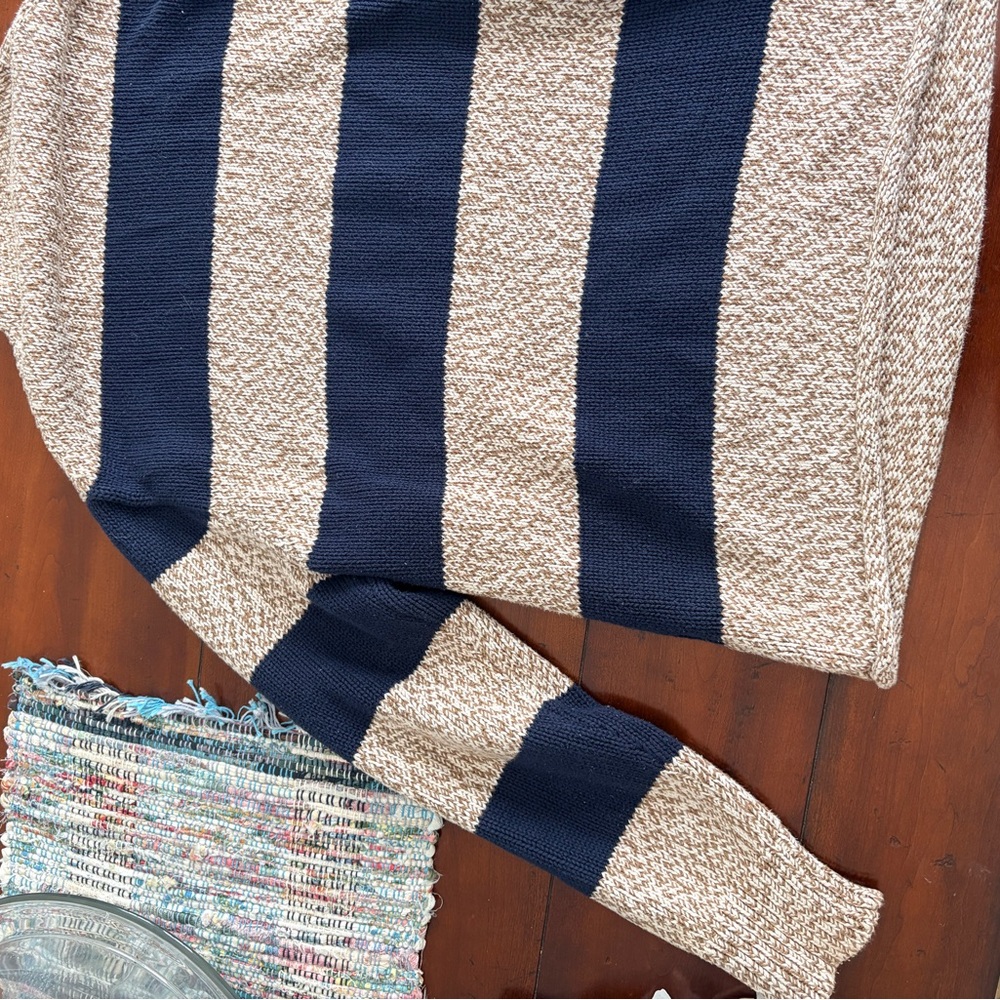 J. Crew Men's Sweater in Navy and Beige - Picture 6 of 8